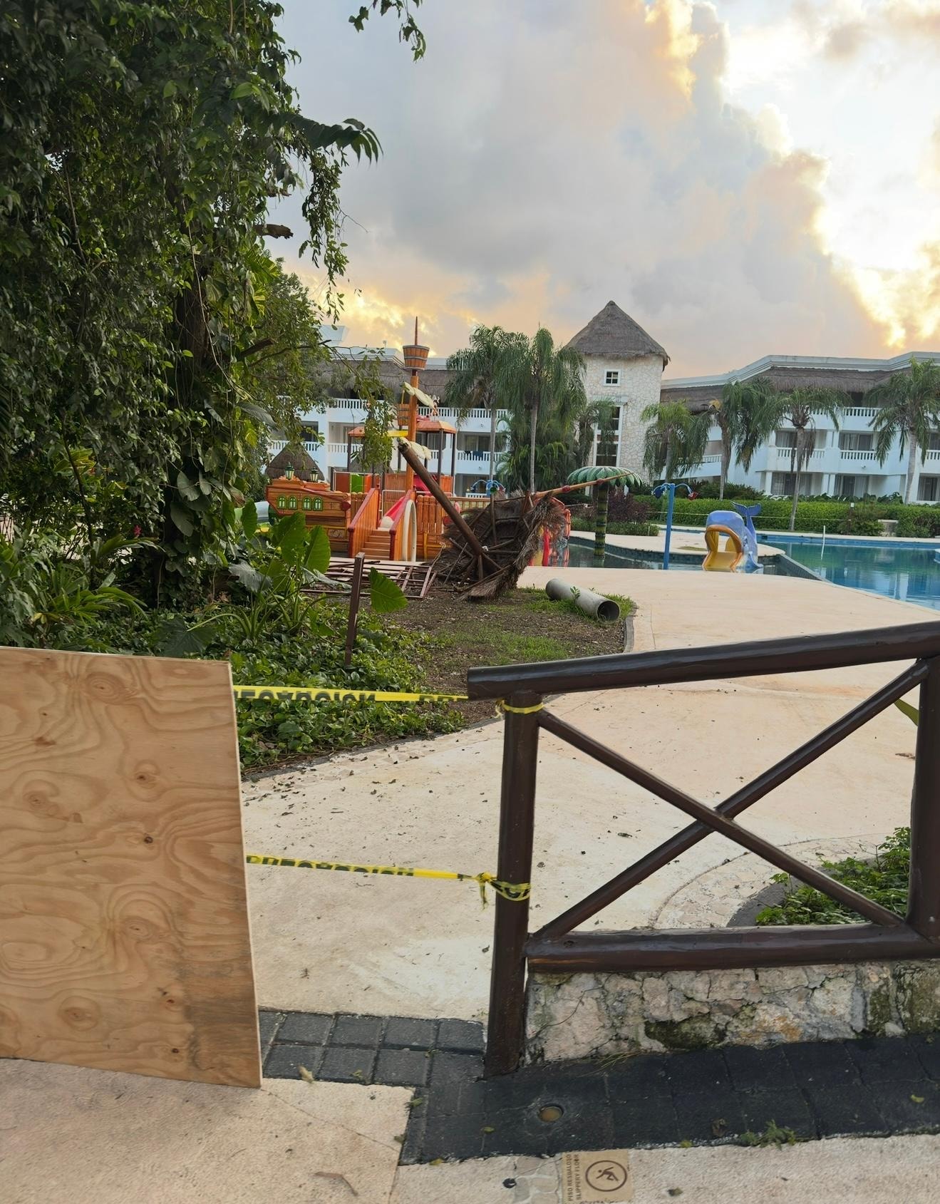 This is the kids pool area that was closed the entire time we were at the resort. 