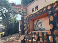 The small drive to the villa is just past this sign!