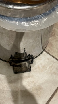 Péssimas condições da lixeira