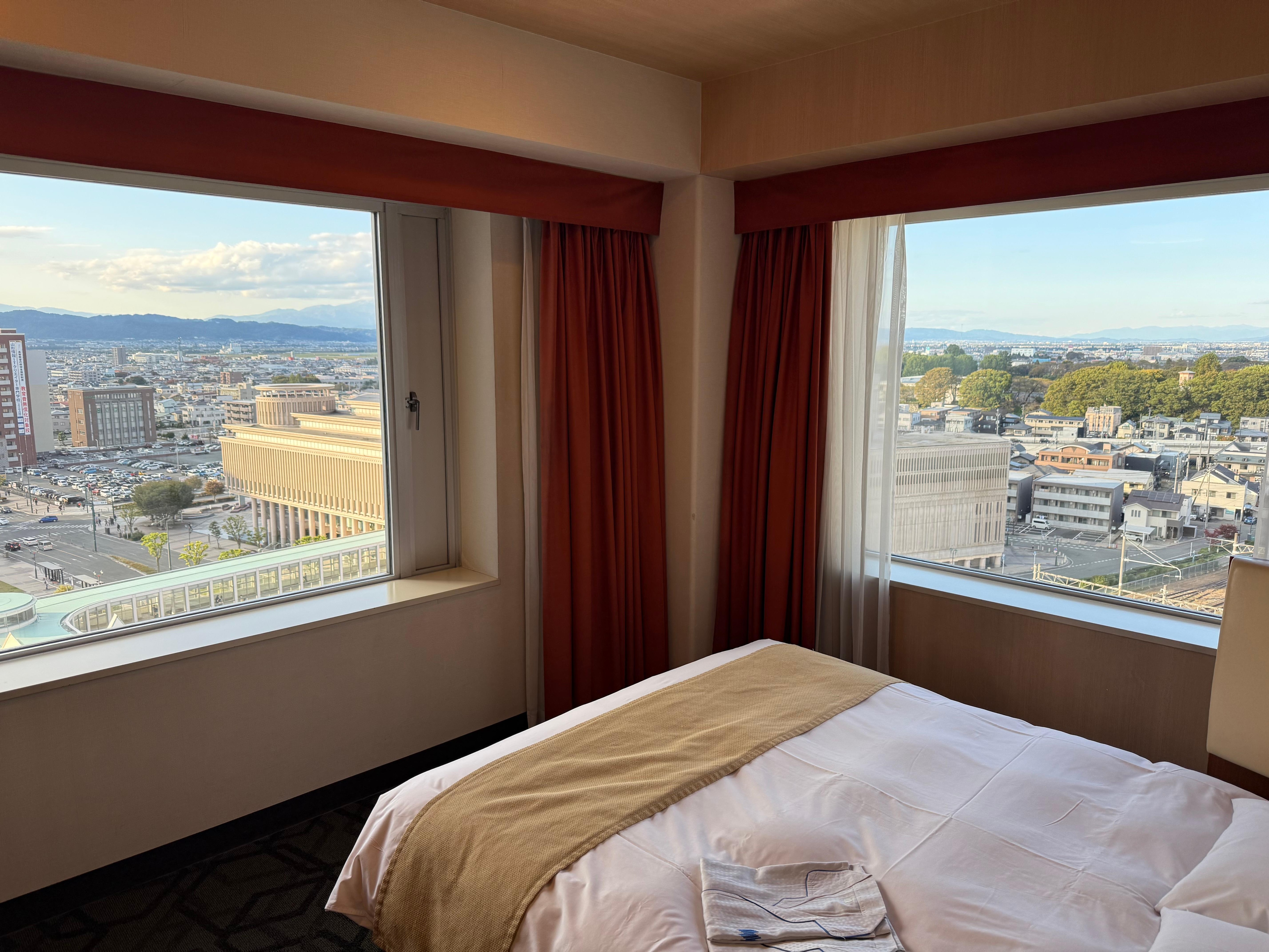 開放感のあるコーナールーム