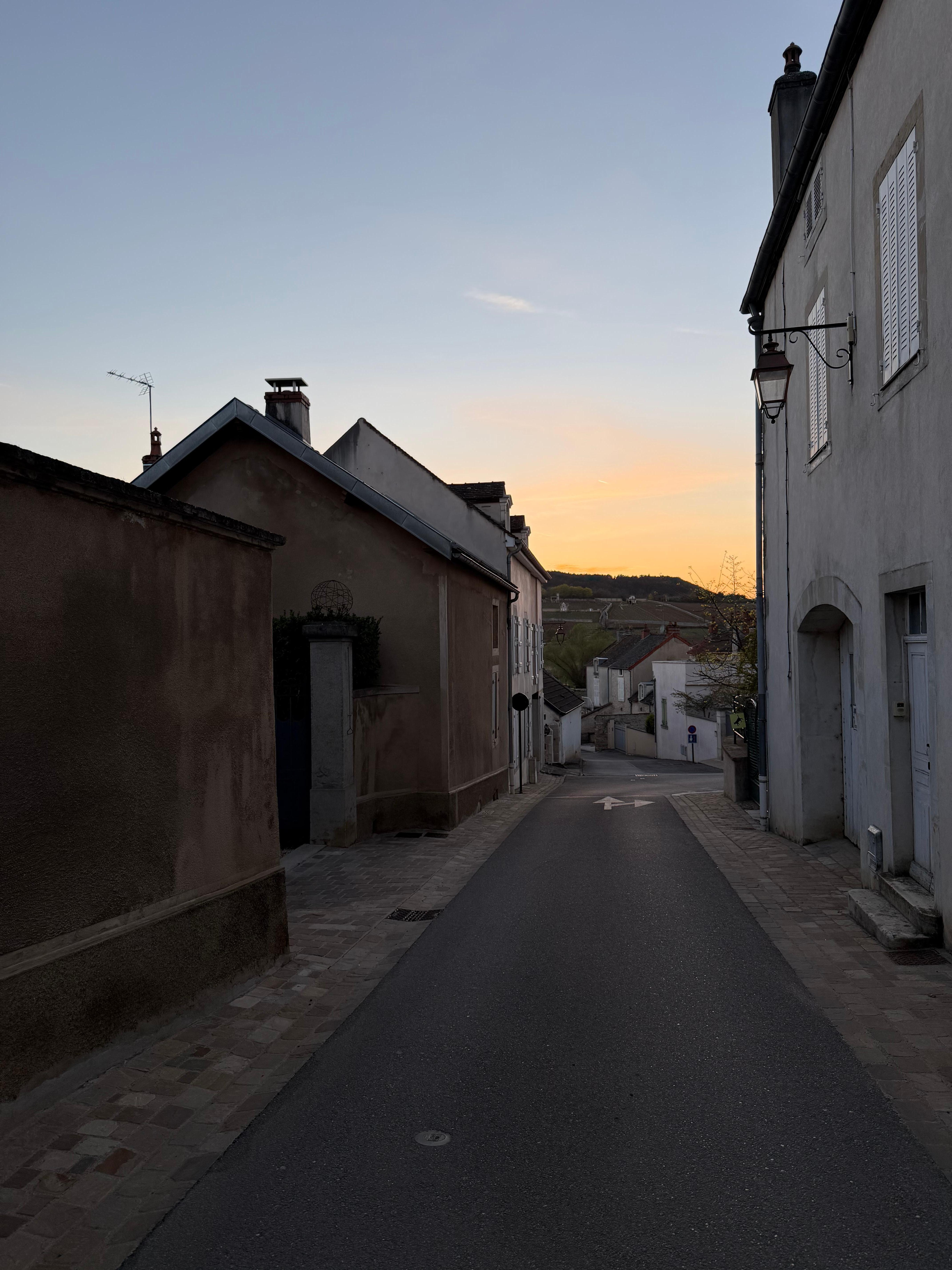 Entré from the street. We parked on nearby streets.