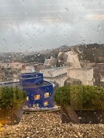 Esta vista tiene la terraza donde sirven el desayuno