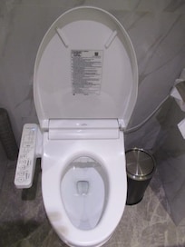 6階フロアなのに洗浄機能付きトイレがあった。