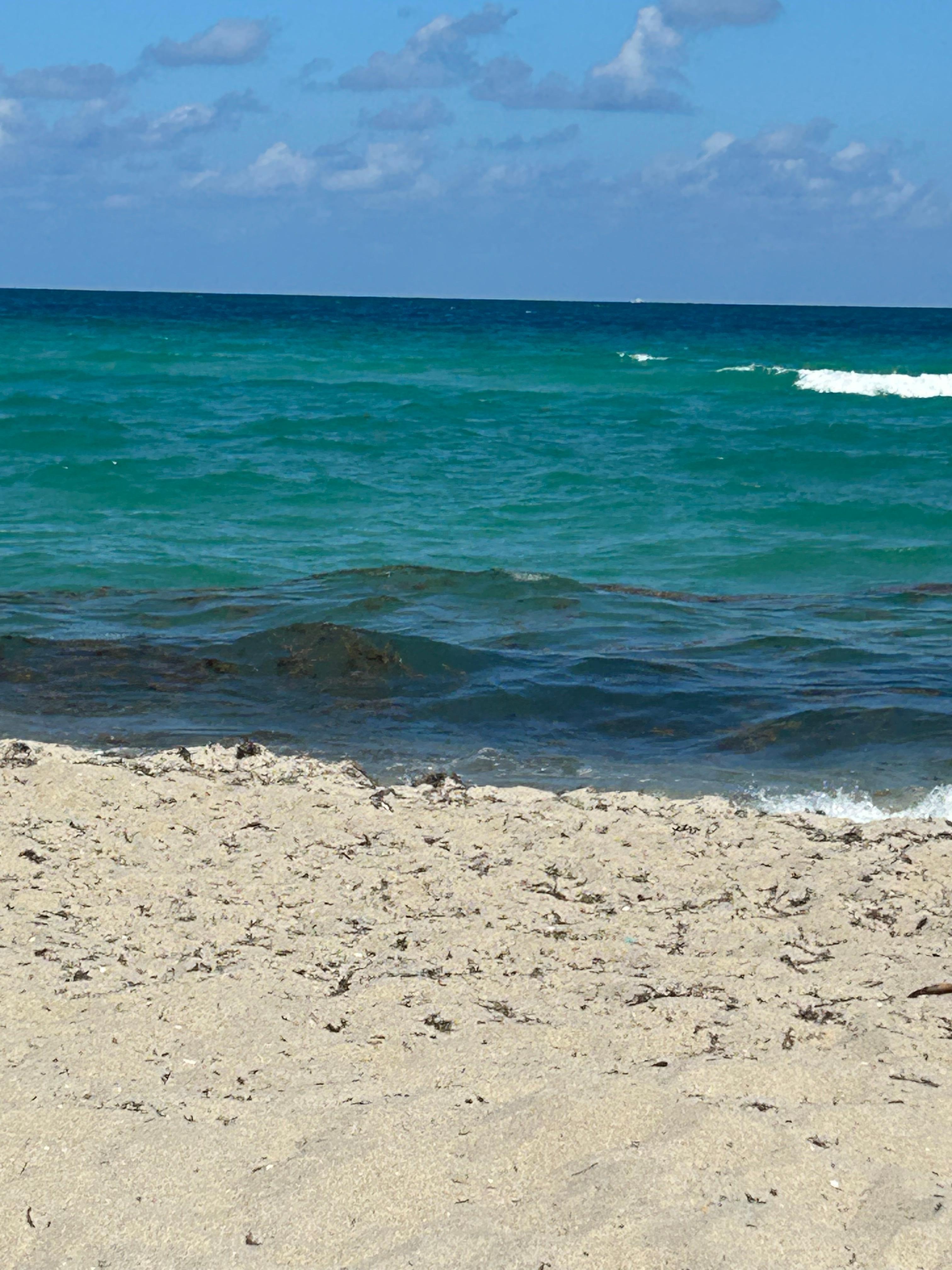 Praia em frente ao hotel 