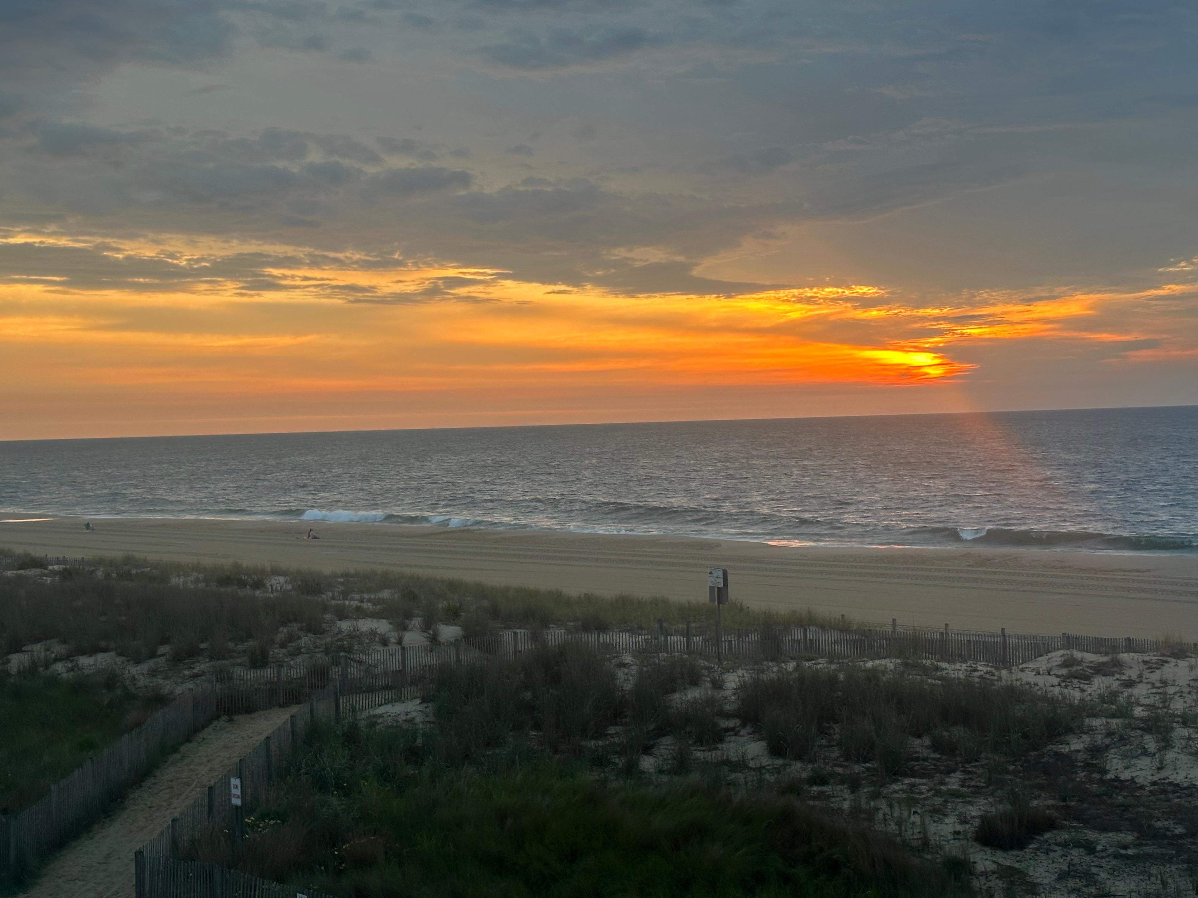 Sunrise and coffee on the porch 🙌🏼