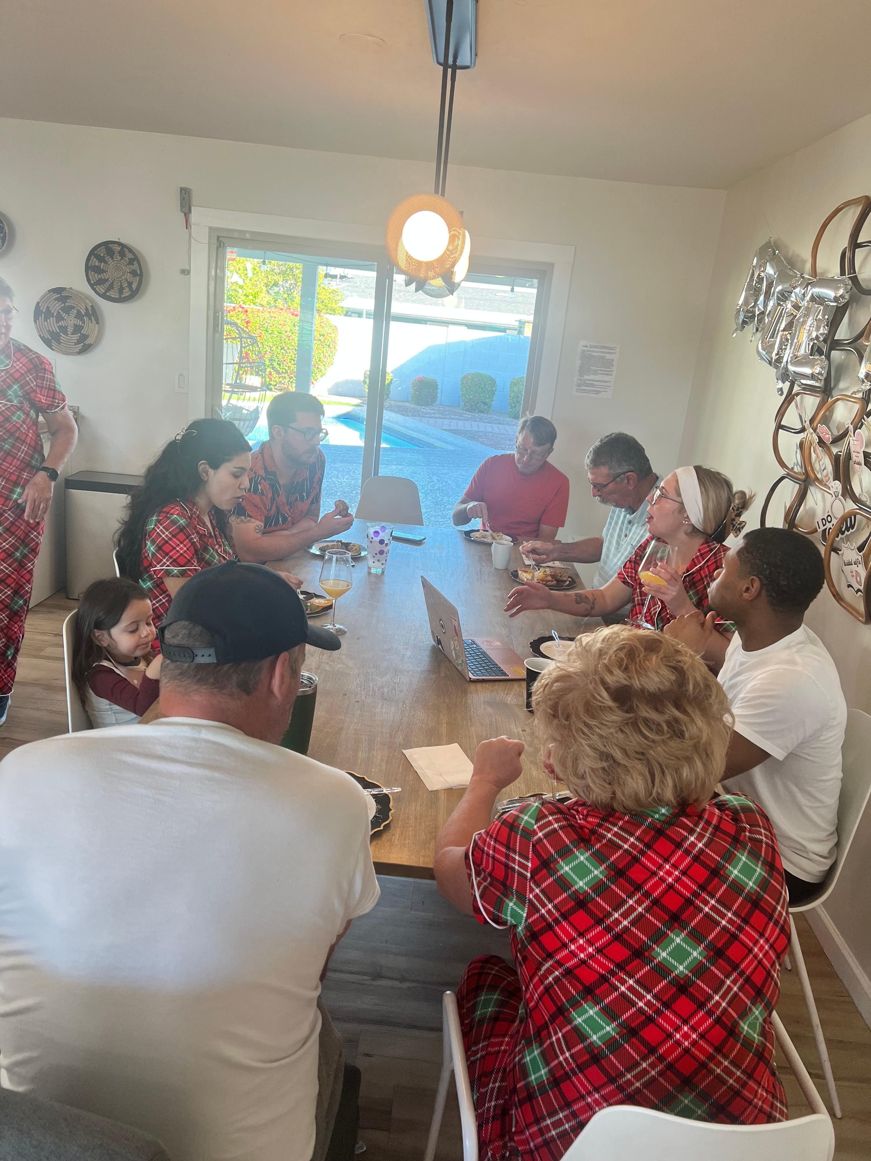 Large seating areas to enjoy meals together 