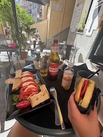 close to many dining options