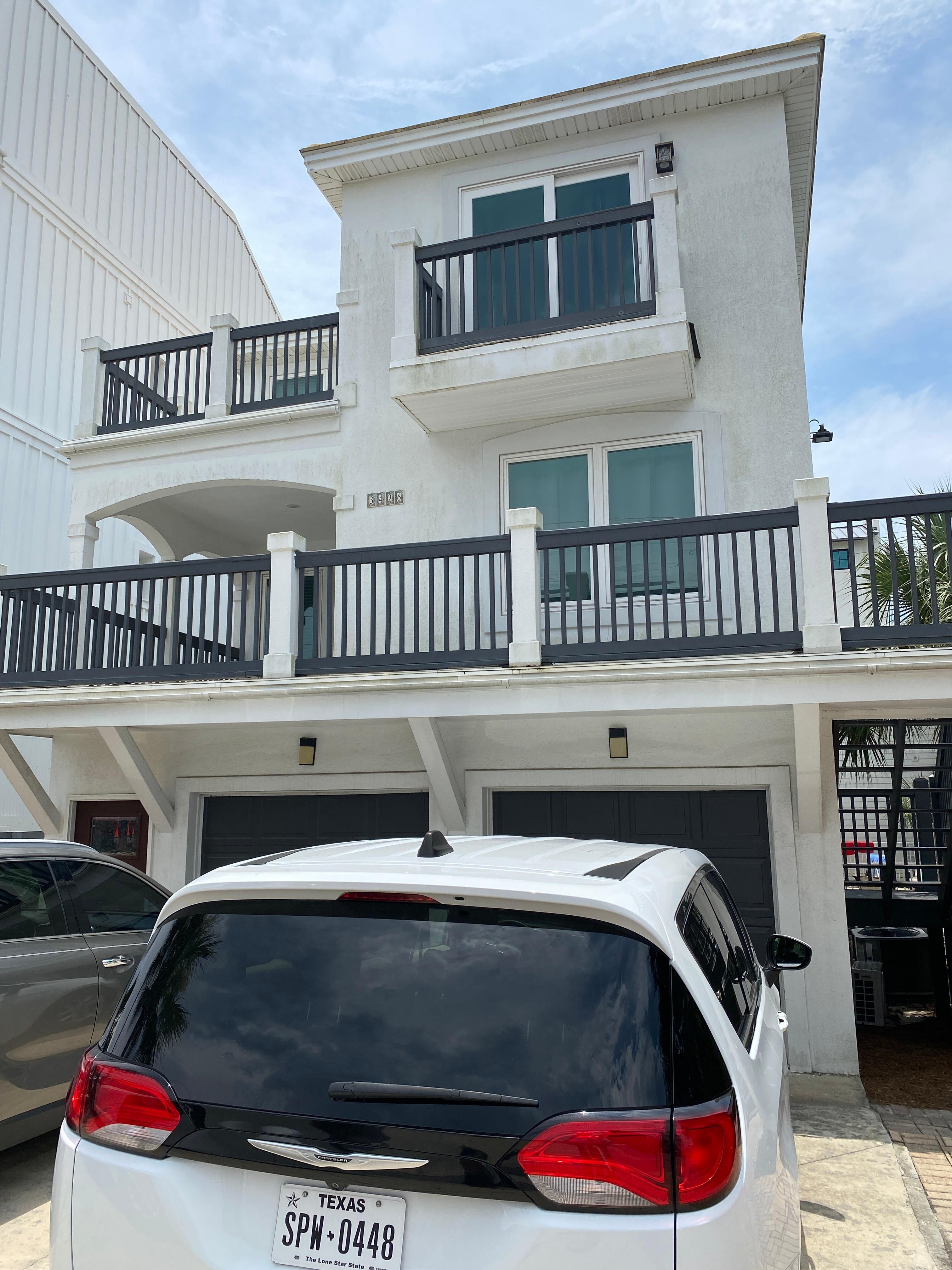 Front of house with parking 