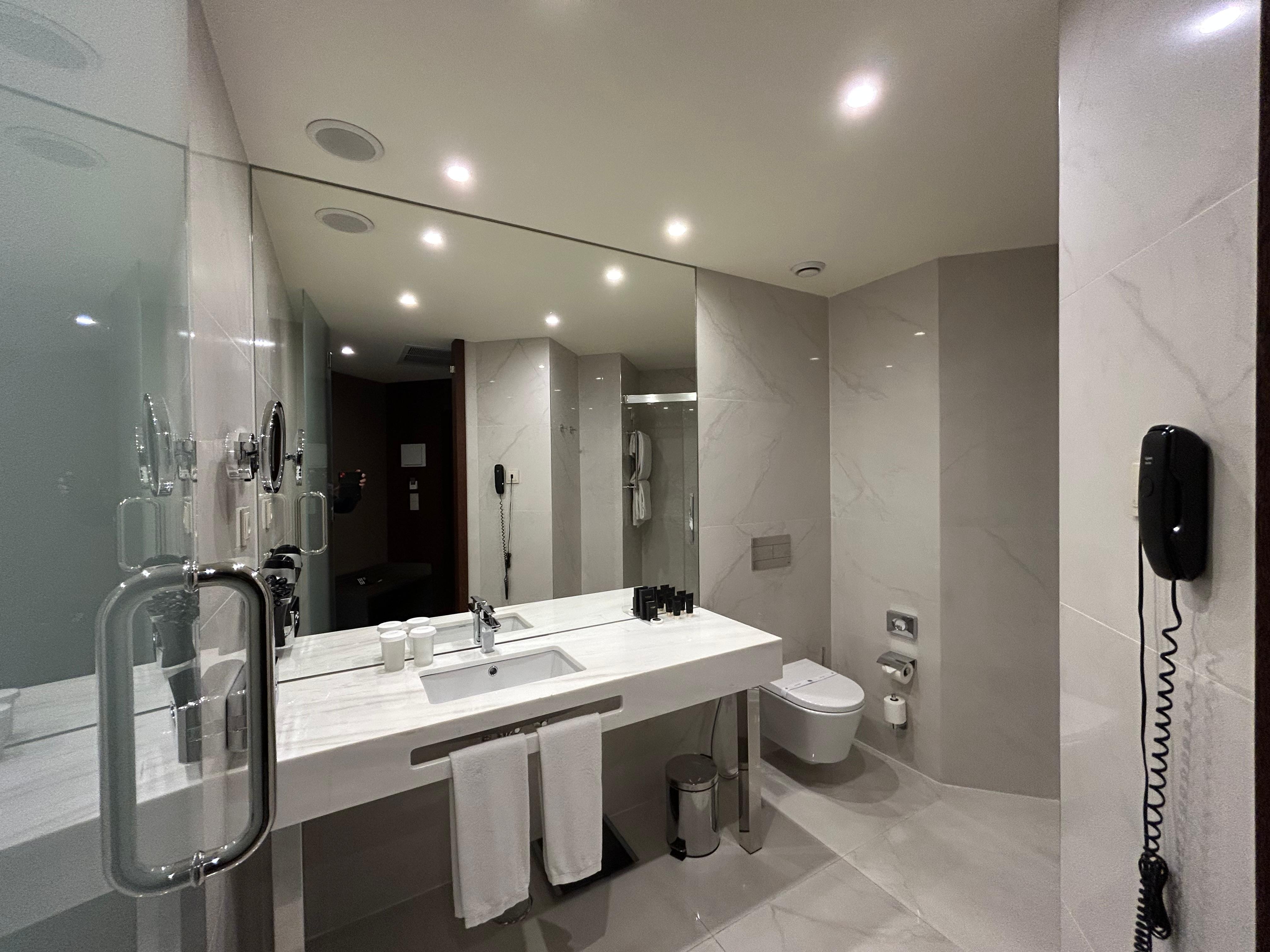 Nice bathroom