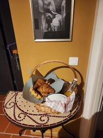 Breakfast basket