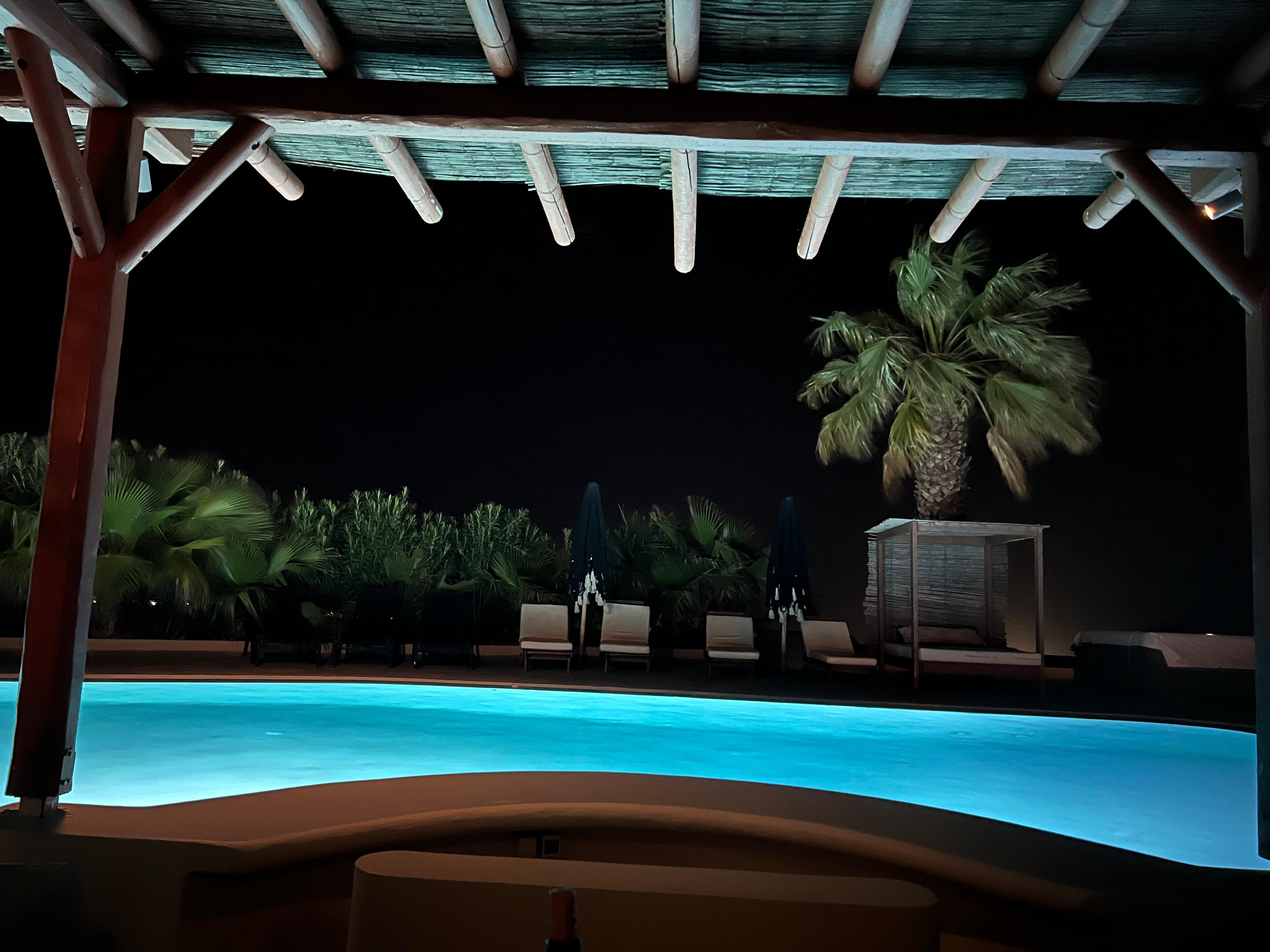 The night view of the pool with the sea behind us was absolutely breathtaking! 