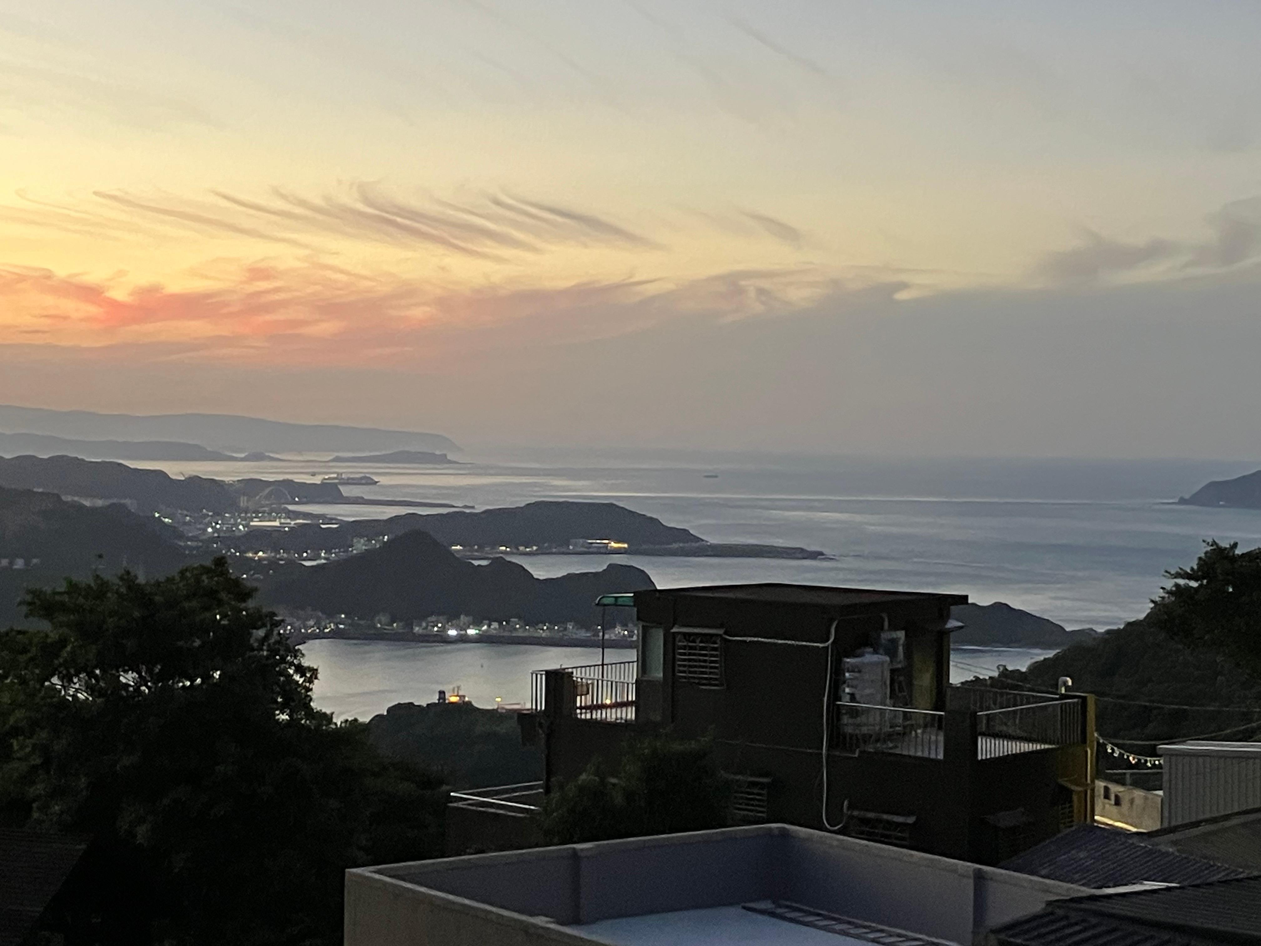 民宿からのオーシャンビュー、夕暮れ