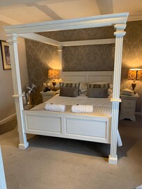 Bed and towels With choc on