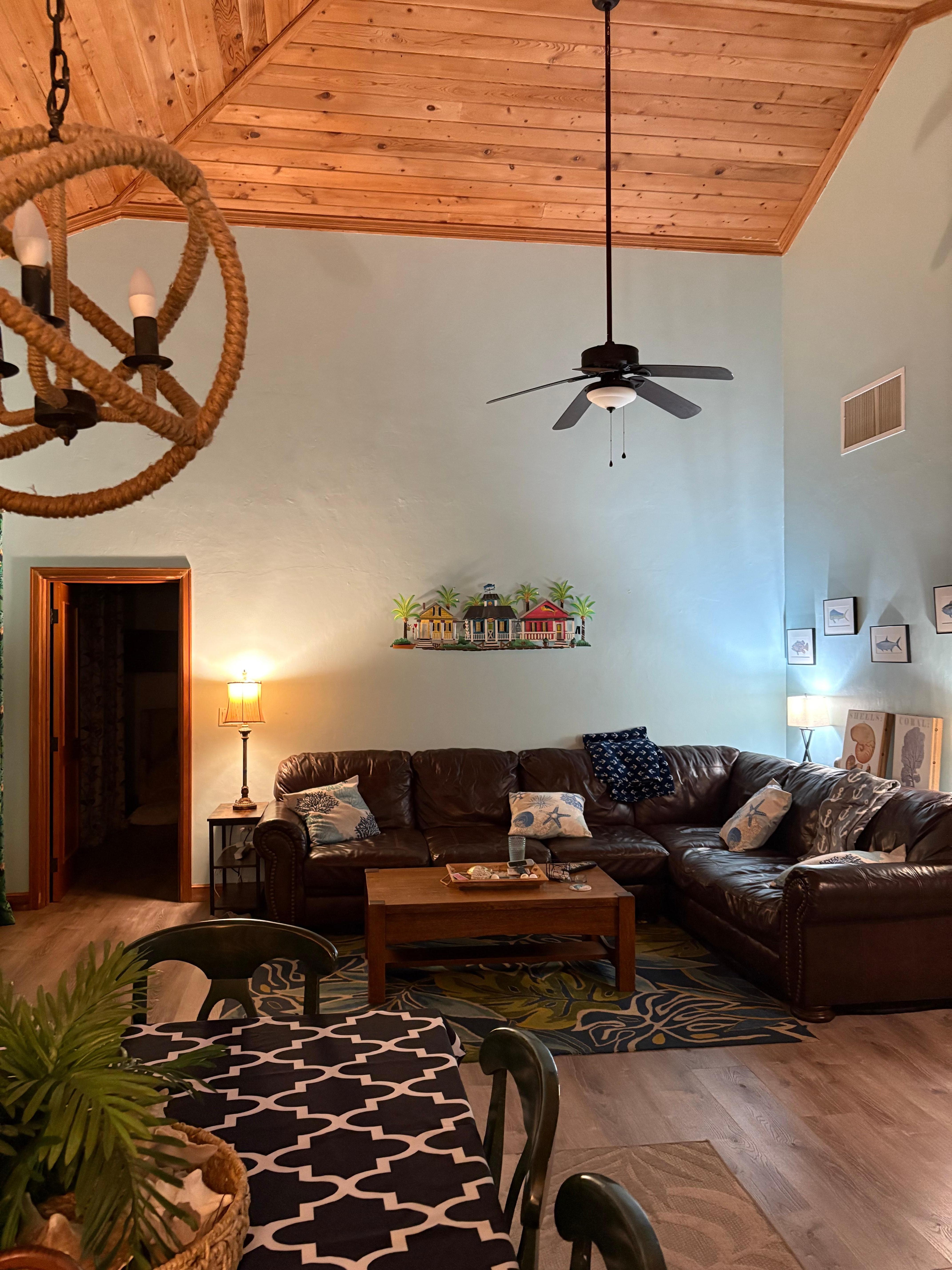 Beautiful, super comfy living room