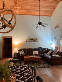 Beautiful, super comfy living room