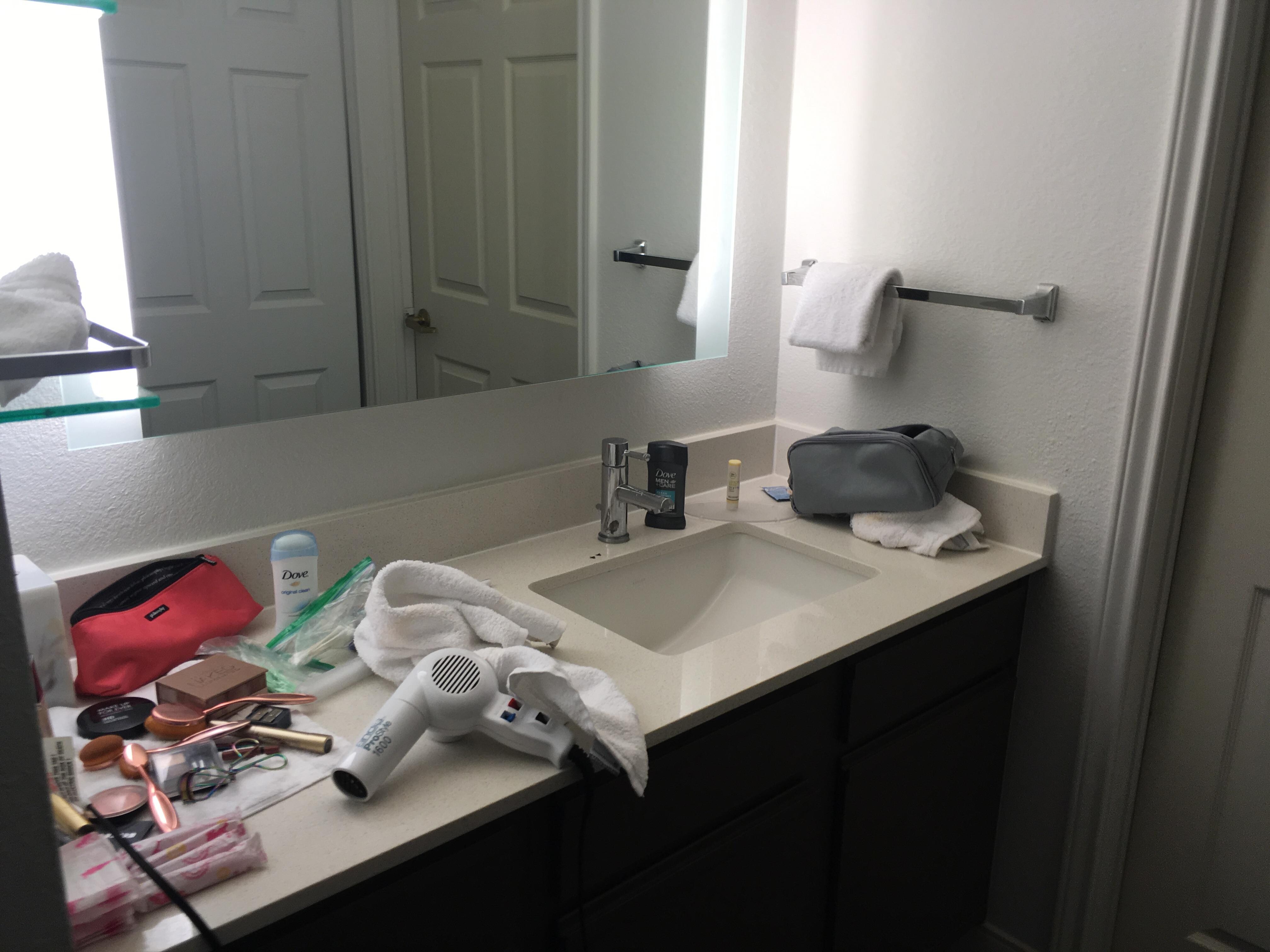 Here's the sink to the room. I loved the space I had to lay my things there.