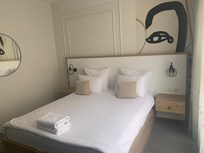 Great sized room with a comfortable bed
