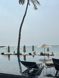 Infinitypoolen mot havet