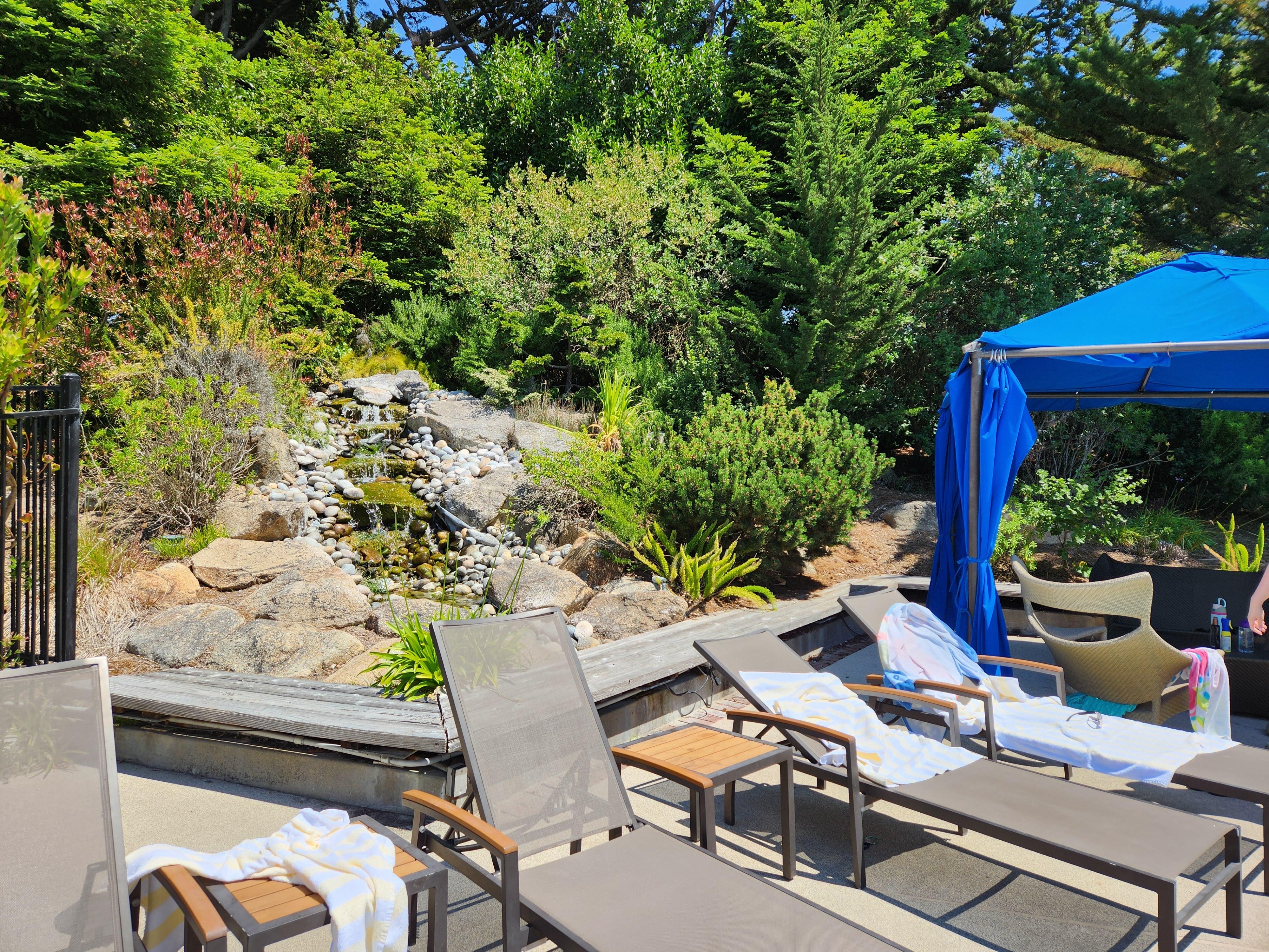 Spyglass pool area very beautiful, towels provided.