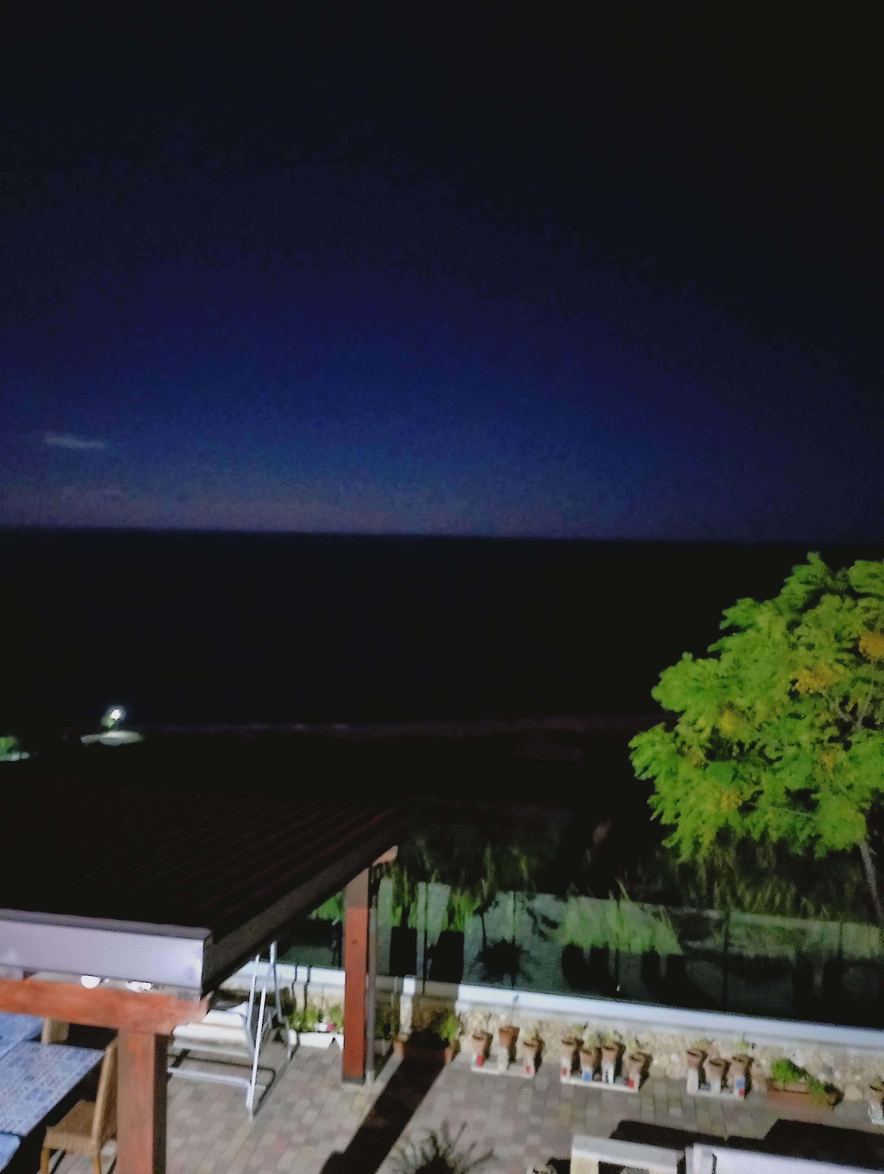 Abends ein Traum auf der Terrasse zu sitzen mit dem wunderschönen Blick und dem Rauschen des Meeres.