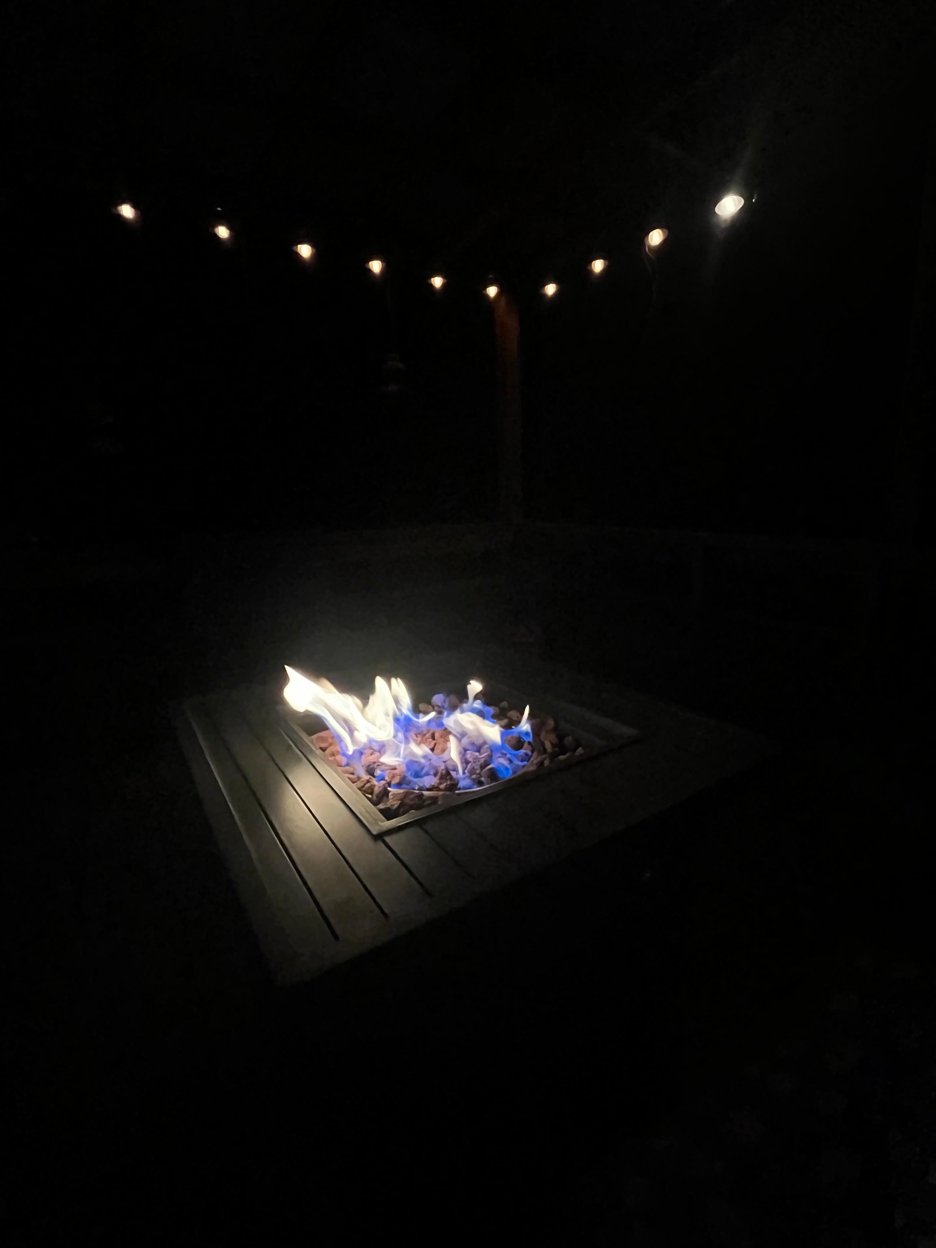 Gas fire pit