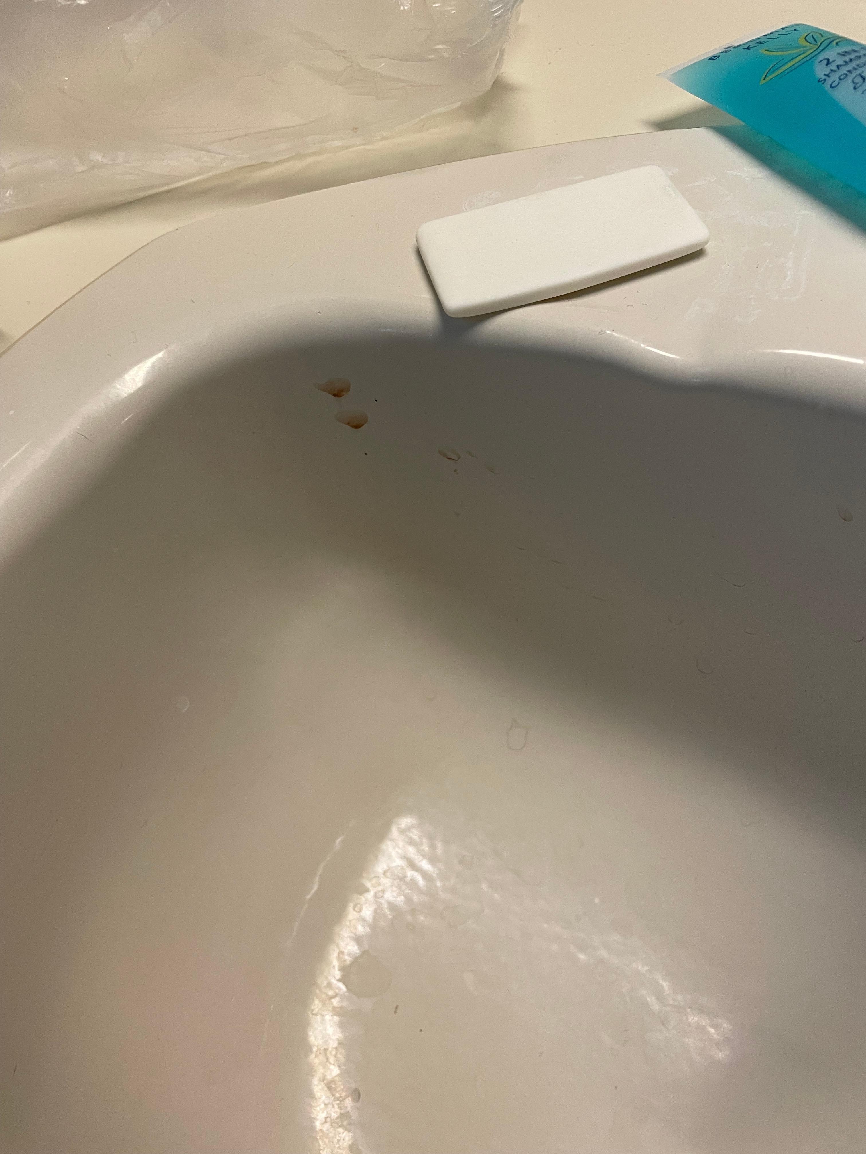 Trace de chocolat dans le lavabo pendant toute la durée de notre séjour (6 jours)