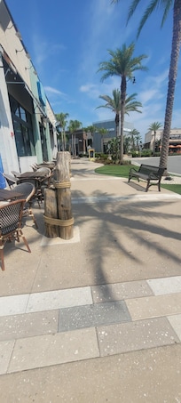 Shopping center nearby