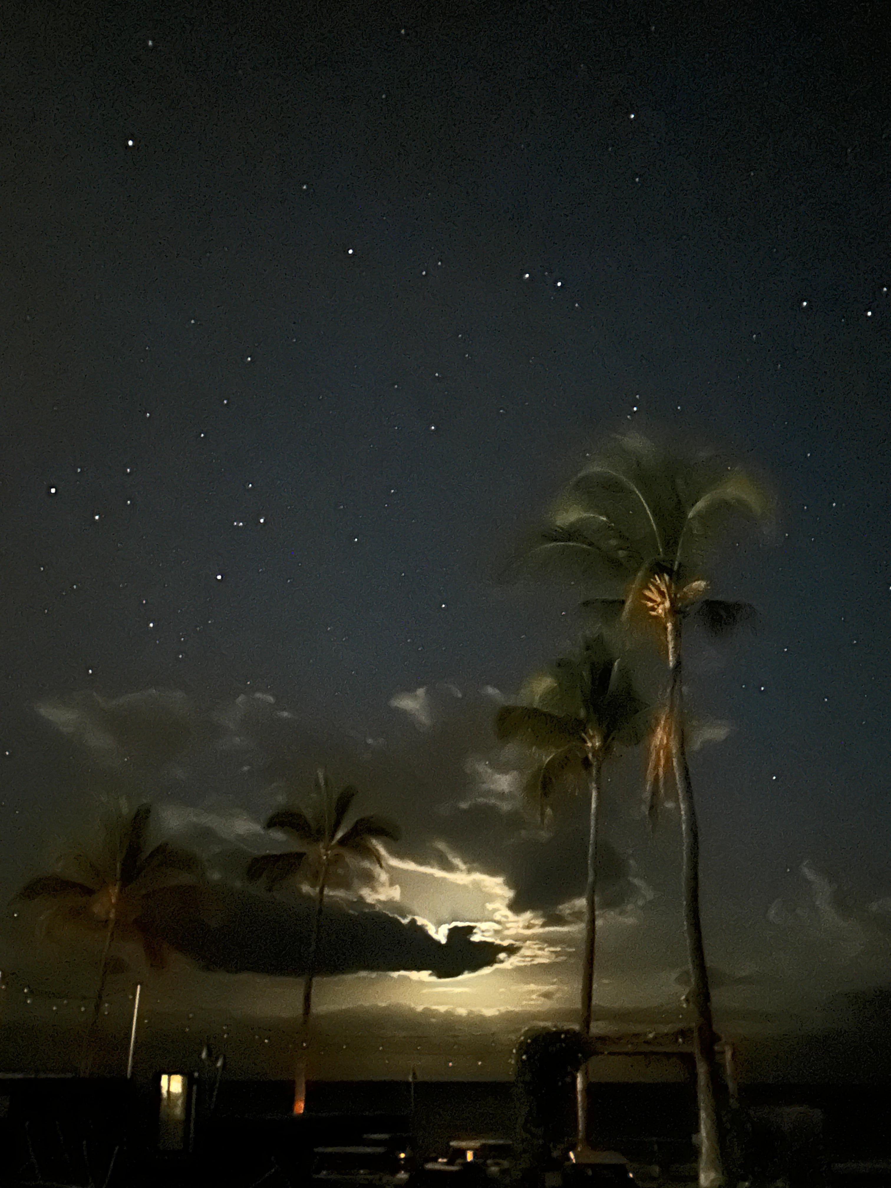 Moon at Kihei Surfside