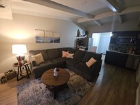 Living room, kitchenette has 2 burner cook top, full size refrigerator, microwave, coffee maker, and 2 other appliances that I didnt use.