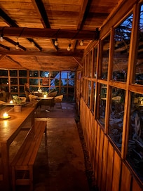 Lovley food and area to hang out!