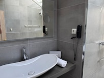 Room 401