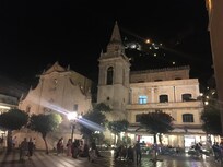 Fra Piazzaen i Taormina på kveldstid