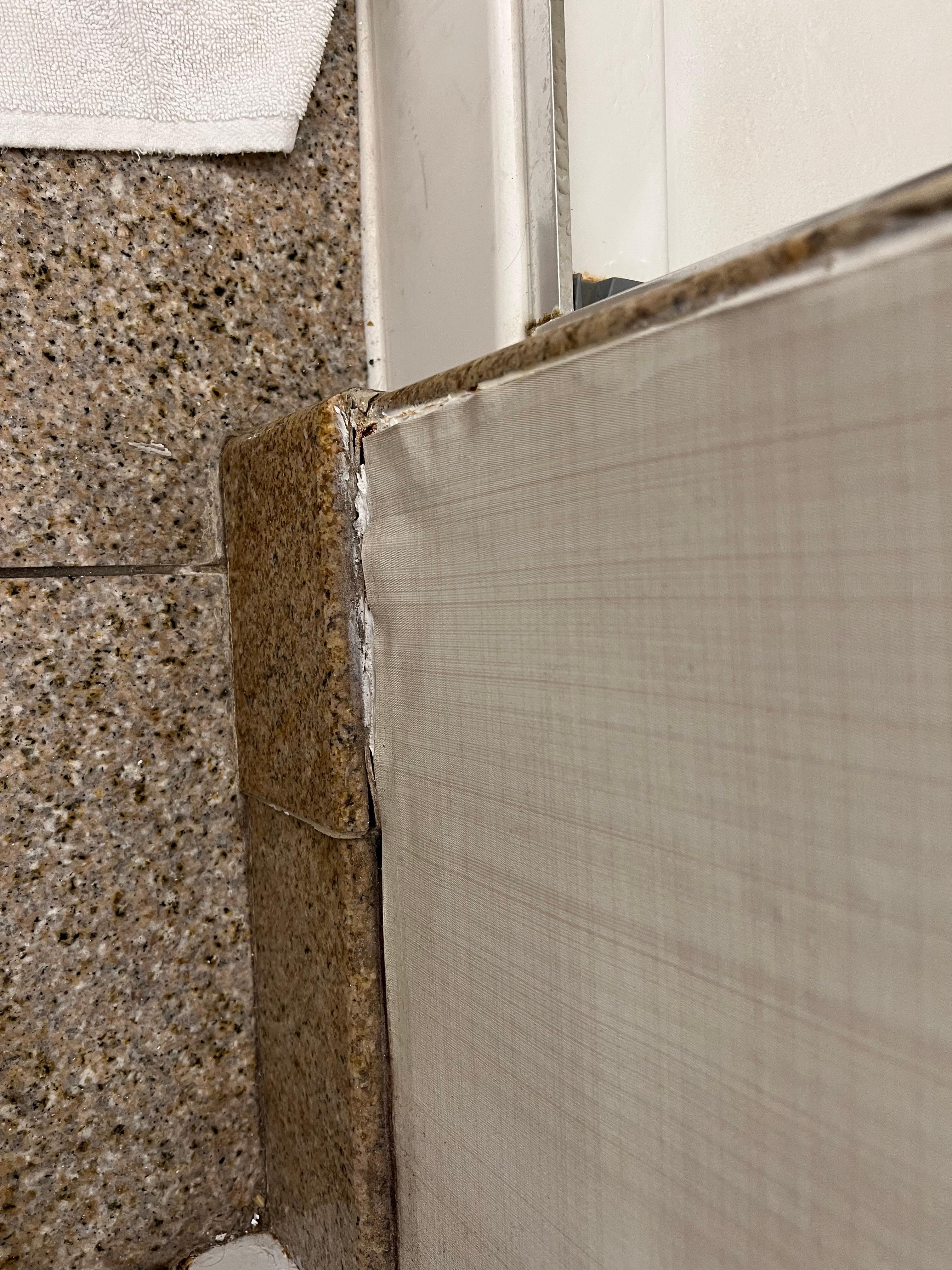 Wallpaper perling in bathroom 