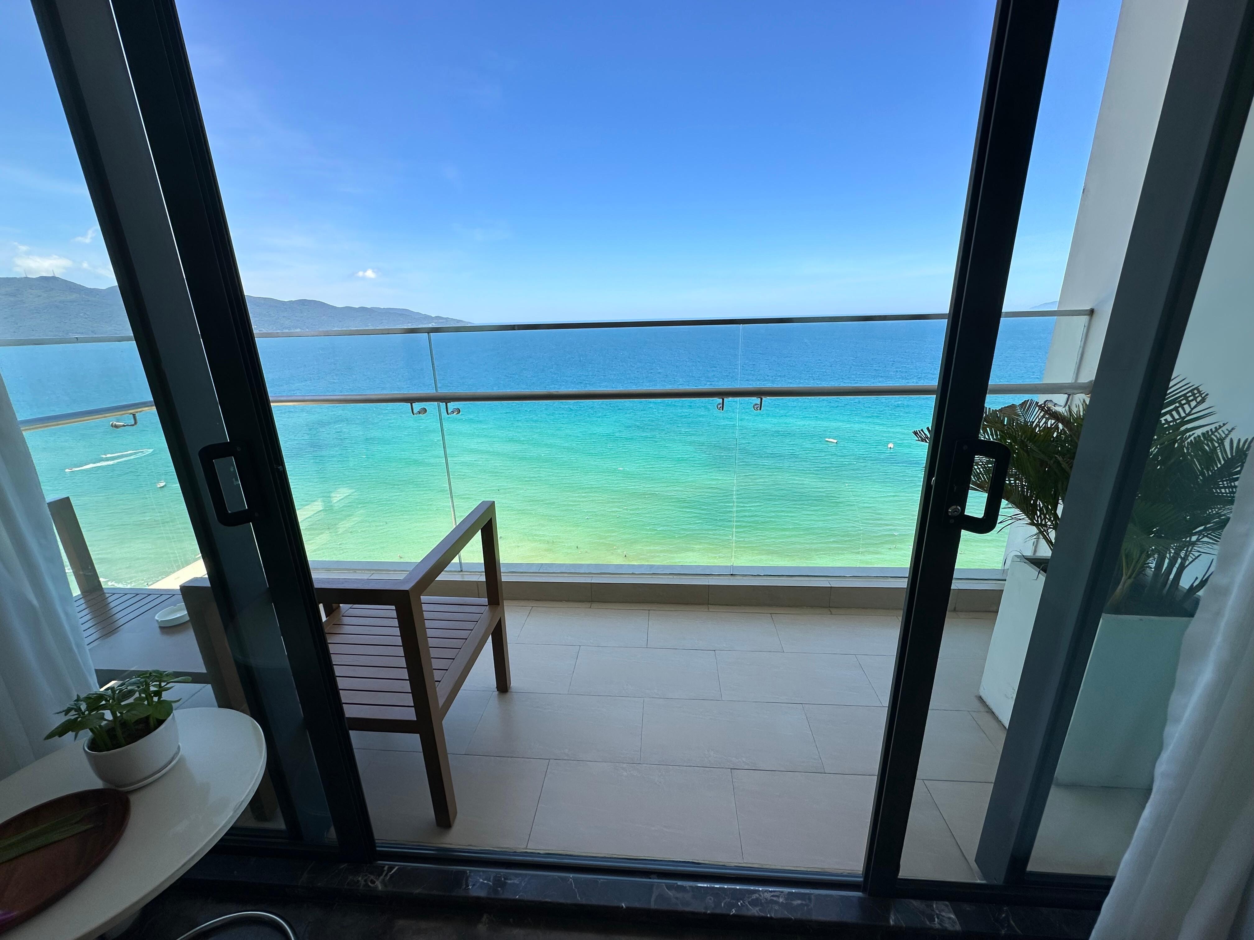 Front balcony or first balcony facing the oceanfront 