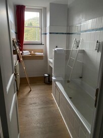 Badrum, separat toalett