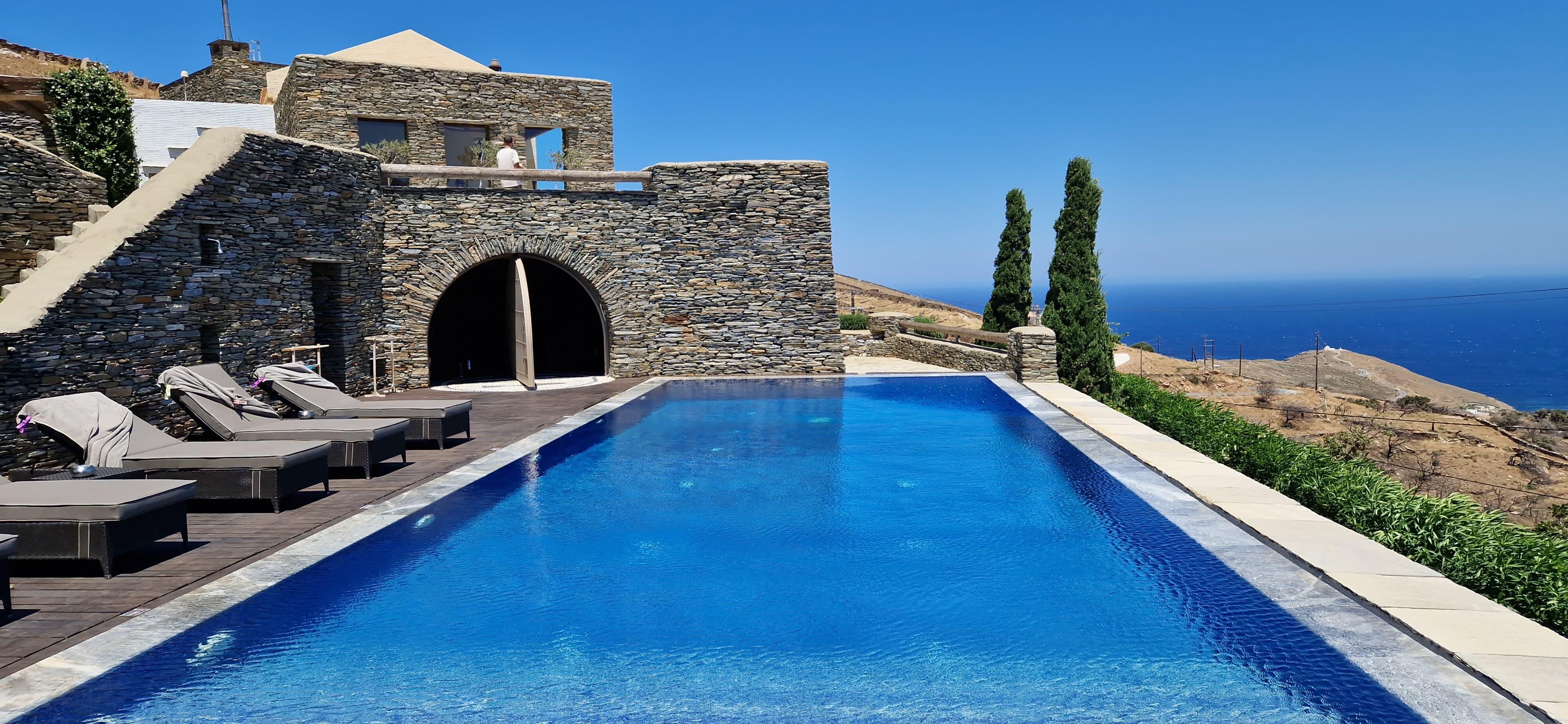 Magnifique piscine à débordement