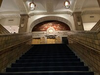 クラシックホテルを感じる本館の階段