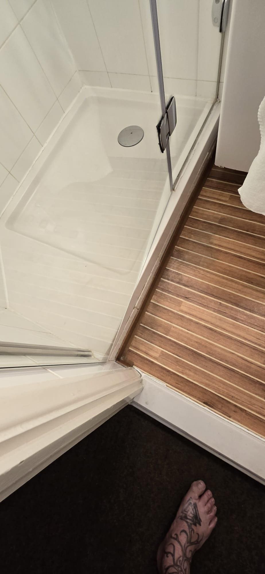 Shower door wont close