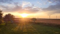 Abendspaziergang am Deich hinter dem Haus