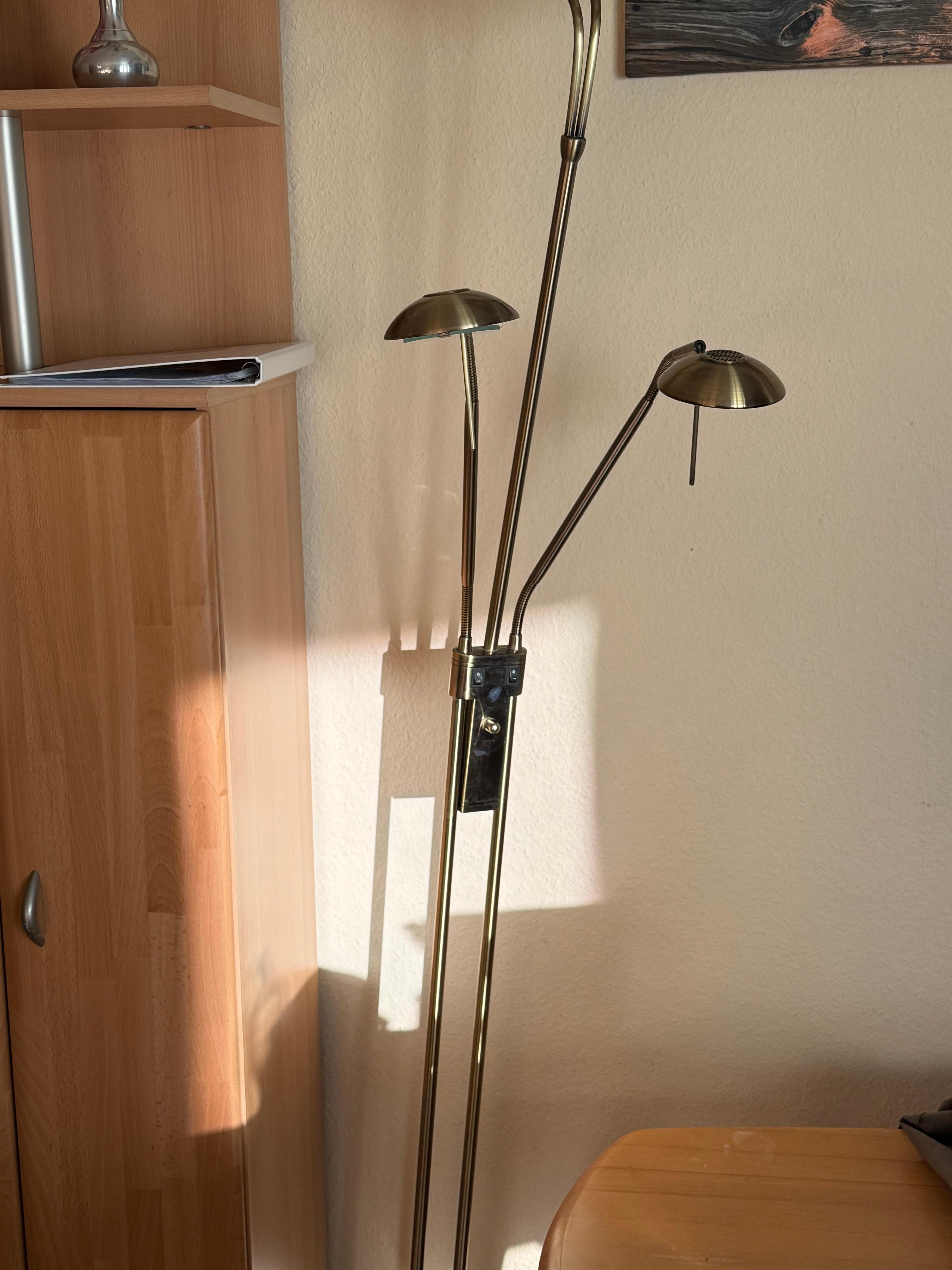 Noch nicht mal ne Schraube an der Lampe konnte man reparieren.