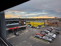 Easy walking to restaurants as seen from the room. Dominoes pizza, shoeless joes, keg, and turtle jacks all steps away as seen in pic. Many more also within walking distance.