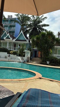 Ingen fog i poolen, vassa kanter