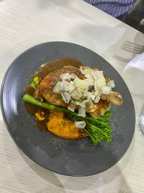 Meals were amazing
Duck