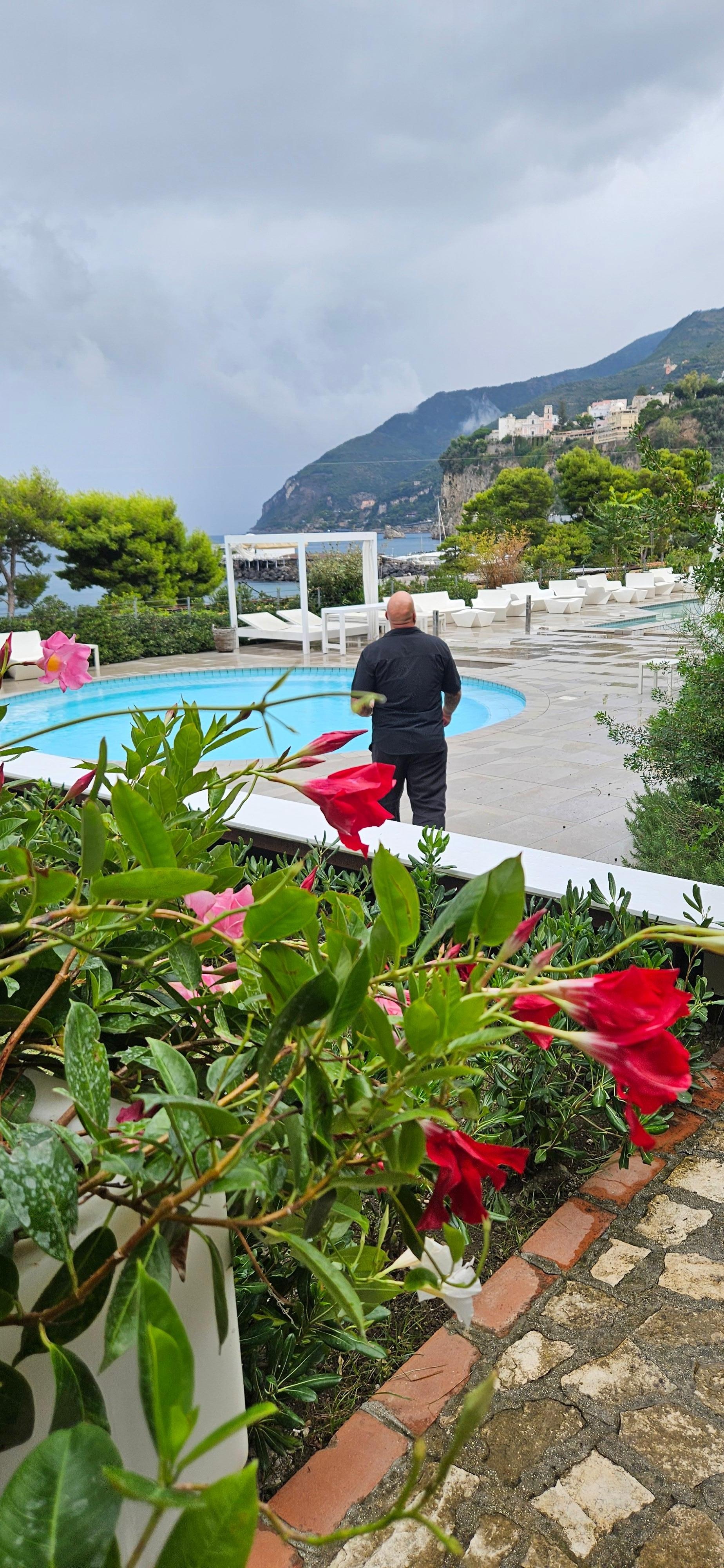 Beautiful wellness area - hot & cold pools