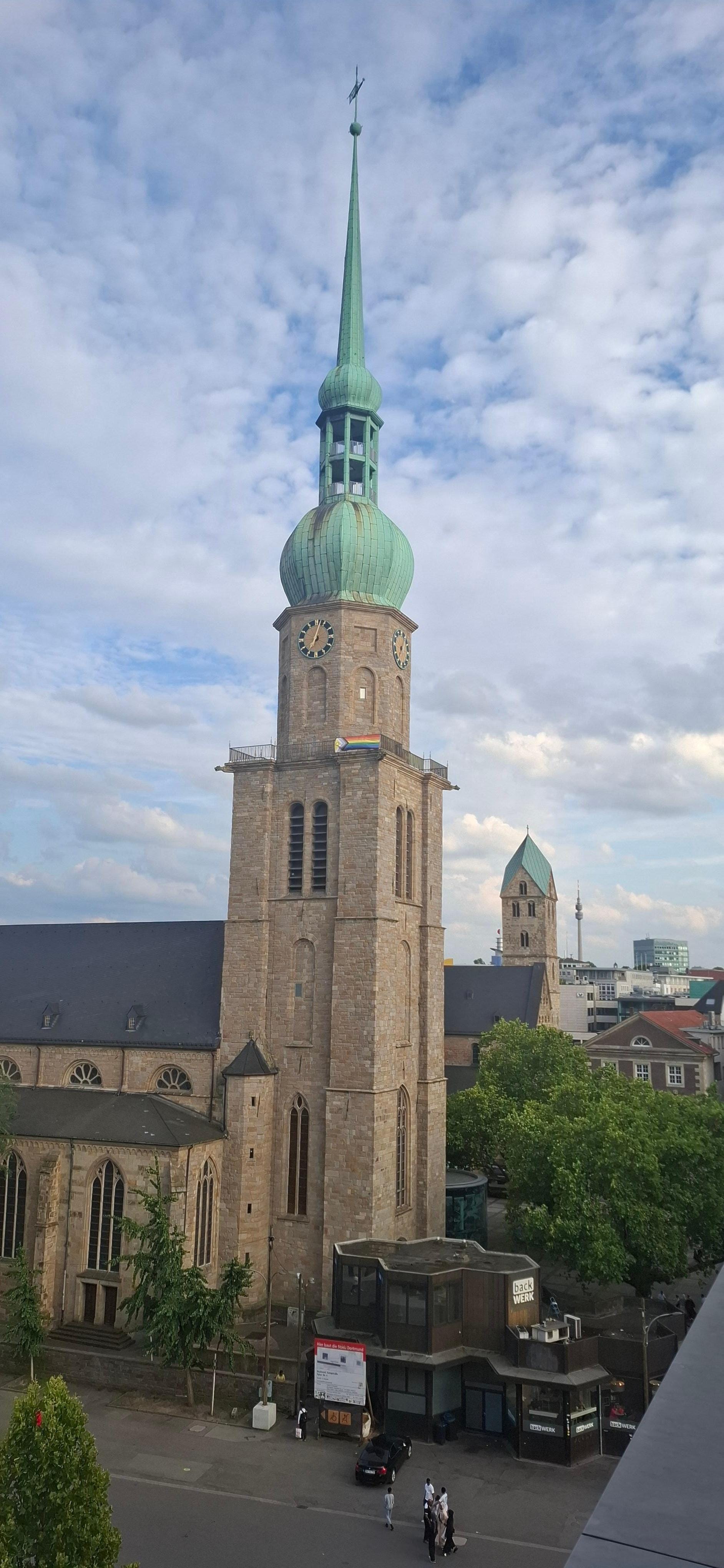Vanop de rooftopbar van het hotel 