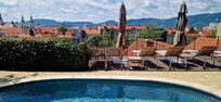 Wunderbar Aussicht vom Pool auf Graz