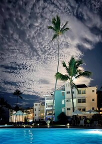 Pools close at 9pm. A great place to relax in the evening.