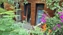 Unser Zimmer mit kleiner Terrasse.
