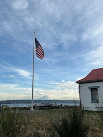 Nearby lighthouse and visiting center worth checking out.