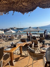 Agia Anna - beach and restaurants 5min walk away